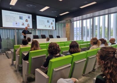 Presentación de las acciones del grupo de medioambiente de RSC del IACS, en el salón de actos del CIBA durante la Jornada del Día Internacional contra el Cambio Climático (24 de octubre en el CIBA)